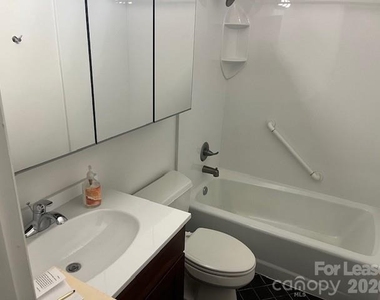 433 W 8th Street - Photo Thumbnail 2