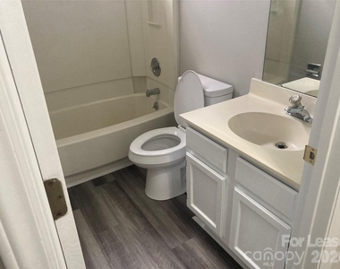 3506 Briarthorne Drive - Photo Thumbnail 5