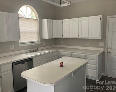 3506 Briarthorne Drive - Photo Thumbnail 2