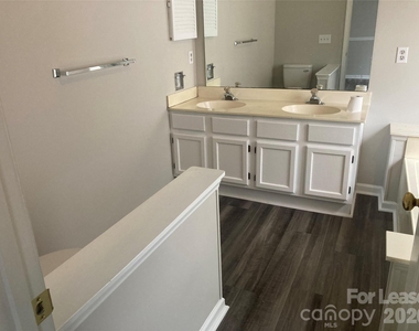3506 Briarthorne Drive - Photo Thumbnail 6