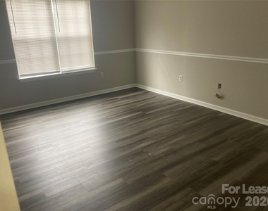 3506 Briarthorne Drive - Photo Thumbnail 4