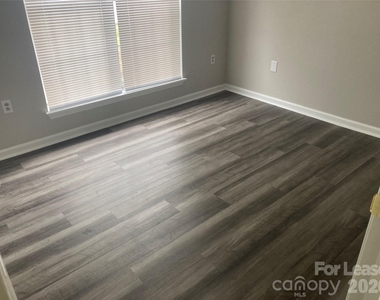 3506 Briarthorne Drive - Photo Thumbnail 7