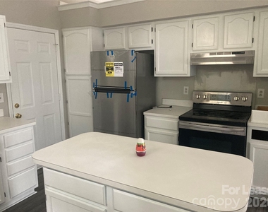 3506 Briarthorne Drive - Photo Thumbnail 3
