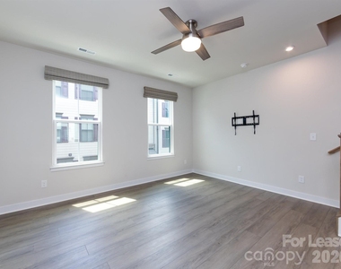 413 Spearfield Lane - Photo Thumbnail 19