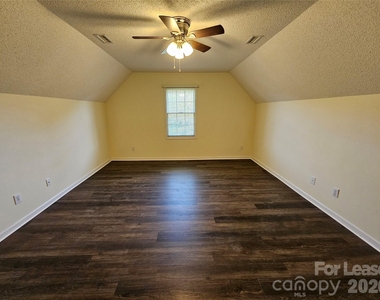 151 Woodfern Place - Photo Thumbnail 26