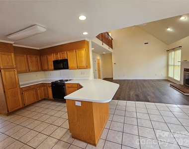 151 Woodfern Place - Photo Thumbnail 10