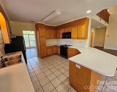 151 Woodfern Place - Photo Thumbnail 13