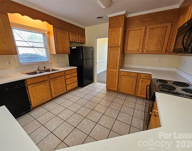 151 Woodfern Place - Photo Thumbnail 11