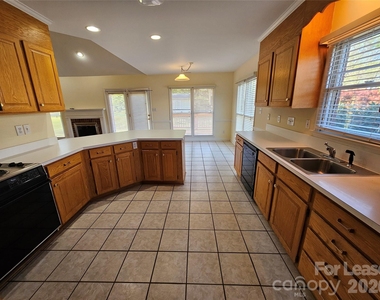 151 Woodfern Place - Photo Thumbnail 12