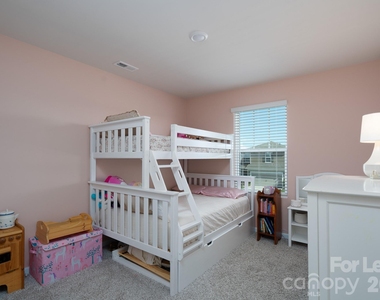 321 Fairchild Way - Photo Thumbnail 5