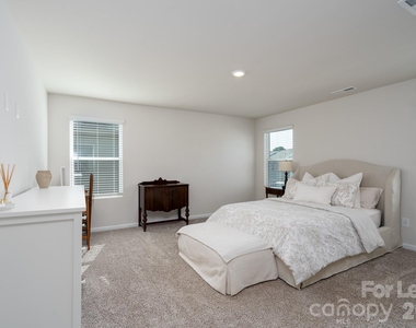 321 Fairchild Way - Photo Thumbnail 7
