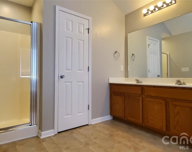 1619 Doverhill Place Place - Photo Thumbnail 14