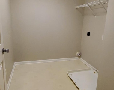 1619 Doverhill Place Place - Photo Thumbnail 11