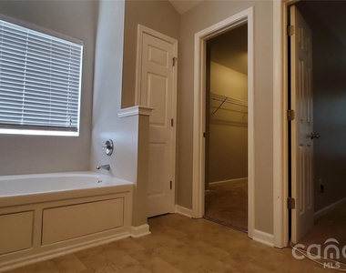 1619 Doverhill Place Place - Photo Thumbnail 15