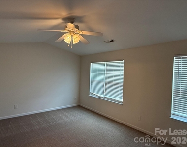 4820 Lynn Lee Circle - Photo Thumbnail 6