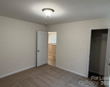 4820 Lynn Lee Circle - Photo Thumbnail 12