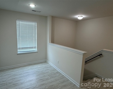 4820 Lynn Lee Circle - Photo Thumbnail 5
