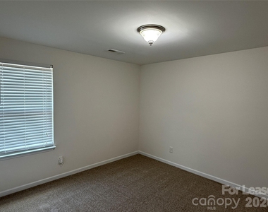 4820 Lynn Lee Circle - Photo Thumbnail 11