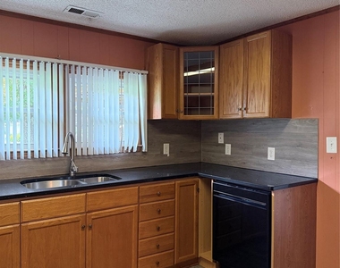 1547 N Piedmont Avenue - Photo Thumbnail 5