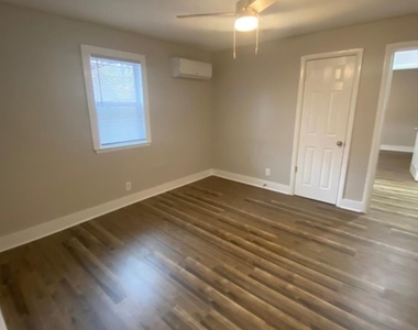 3128/3130 Ridge Avenue - Photo Thumbnail 6
