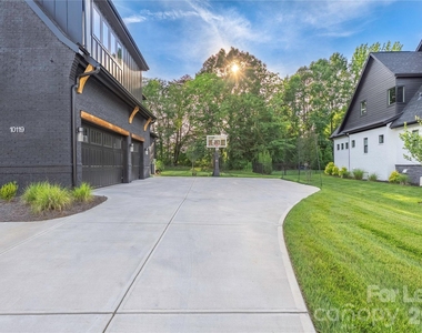 10119 Laurier Lane - Photo Thumbnail 1