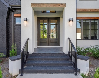10119 Laurier Lane - Photo Thumbnail 3