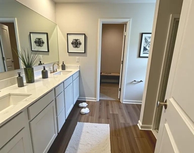 13103 Hampton Bay Lane - Photo Thumbnail 11