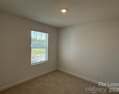 436 Luna Lane - Photo Thumbnail 8