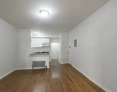 92 Saint Mark's Place - Photo Thumbnail 2