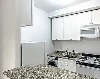 92 Saint Mark's Place - Photo Thumbnail 4