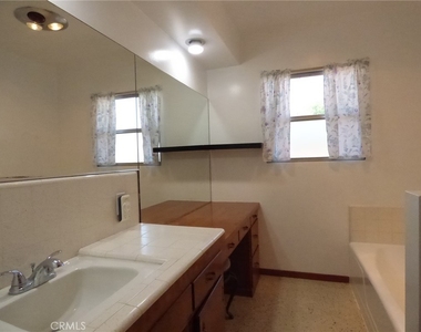 5436 Robinhood Avenue - Photo Thumbnail 14