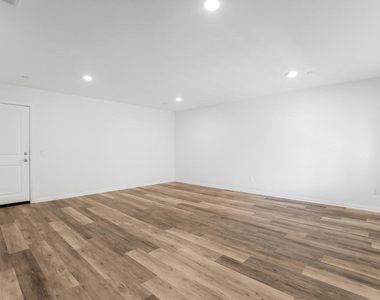 667 Pedro Street - Photo Thumbnail 5