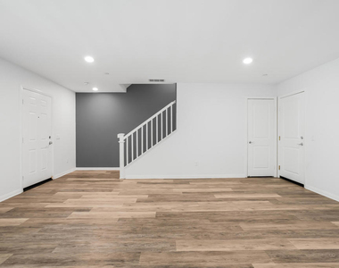 667 Pedro Street - Photo Thumbnail 6