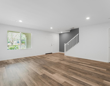 667 Pedro Street - Photo Thumbnail 7