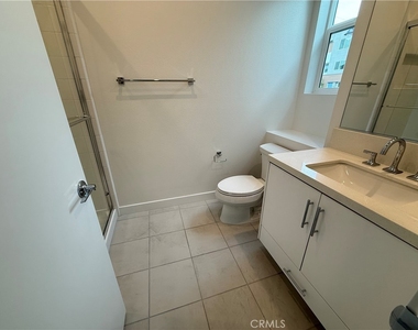 693 S Lyon Street - Photo Thumbnail 4