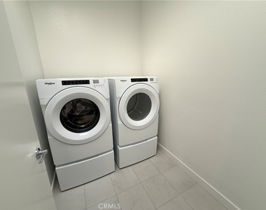 693 S Lyon Street - Photo Thumbnail 23