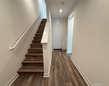 693 S Lyon Street - Photo Thumbnail 2