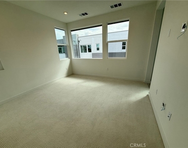 693 S Lyon Street - Photo Thumbnail 13
