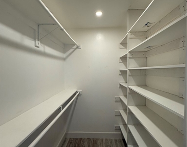 27258 Kiavo Drive - Photo Thumbnail 12