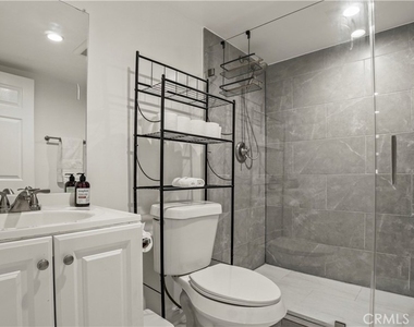 4711 Tyrone - Photo Thumbnail 54
