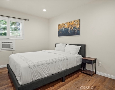 4711 Tyrone - Photo Thumbnail 55