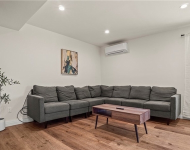 4711 Tyrone - Photo Thumbnail 51