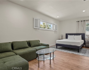 4711 Tyrone - Photo Thumbnail 35