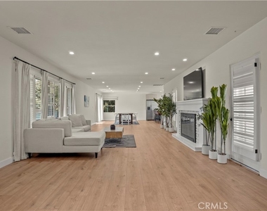 4711 Tyrone - Photo Thumbnail 31