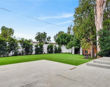 4711 Tyrone - Photo Thumbnail 15