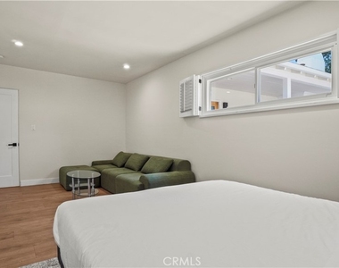4711 Tyrone - Photo Thumbnail 36