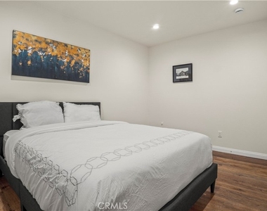 4711 Tyrone - Photo Thumbnail 56