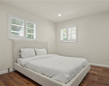 4711 Tyrone - Photo Thumbnail 57