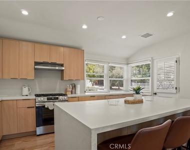 4711 Tyrone - Photo Thumbnail 27
