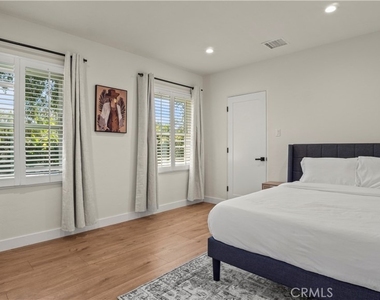 4711 Tyrone - Photo Thumbnail 33